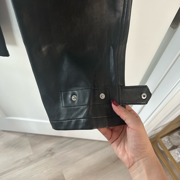 Aritzia Wilfred Modern Cargo Pant Vegan Leather Size 6 - Picture 6 of 7